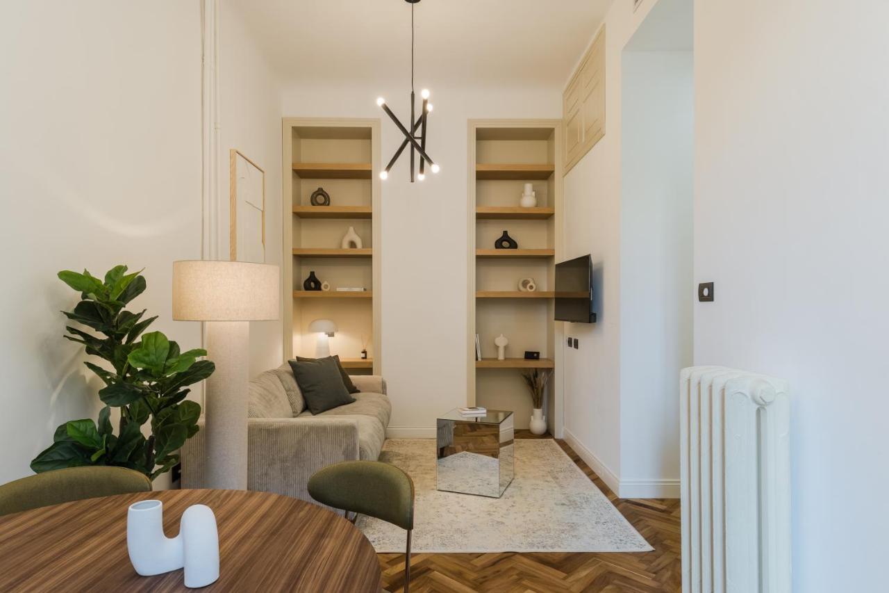 Casa Unica Milano - Elegant Apartment With Balcony - Centrale 1 Luaran gambar